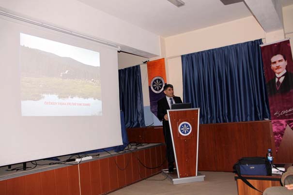 Prof. Dr. Cengiz Alyılmaz ARÜ’de “Türk Dünyasından Esintiler: Türk Yazıtları ve Beyaz Piramitler” konulu konferans ve…